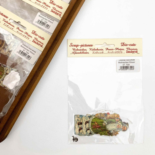 Classic Santa Loose Christmas Paper Scrap Pack